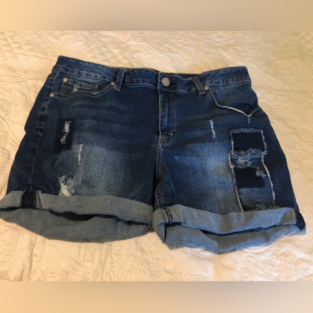 Distressed style  14R jean shorts ND New Directions